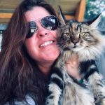 tracy caywood wearing ray bans holding a black torbie maine coon ⋆ Sassy Koonz Maine Coon Cattery tracy caywood wearing ray bans holding a black torbie maine coon