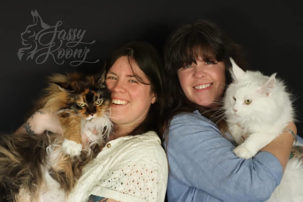 tracy-mallory-maine-coons-sassy-koonz ⋆ Sassy Koonz Maine Coon Cattery tracy and mallory with maine coons at sassy koonz cattery in florida