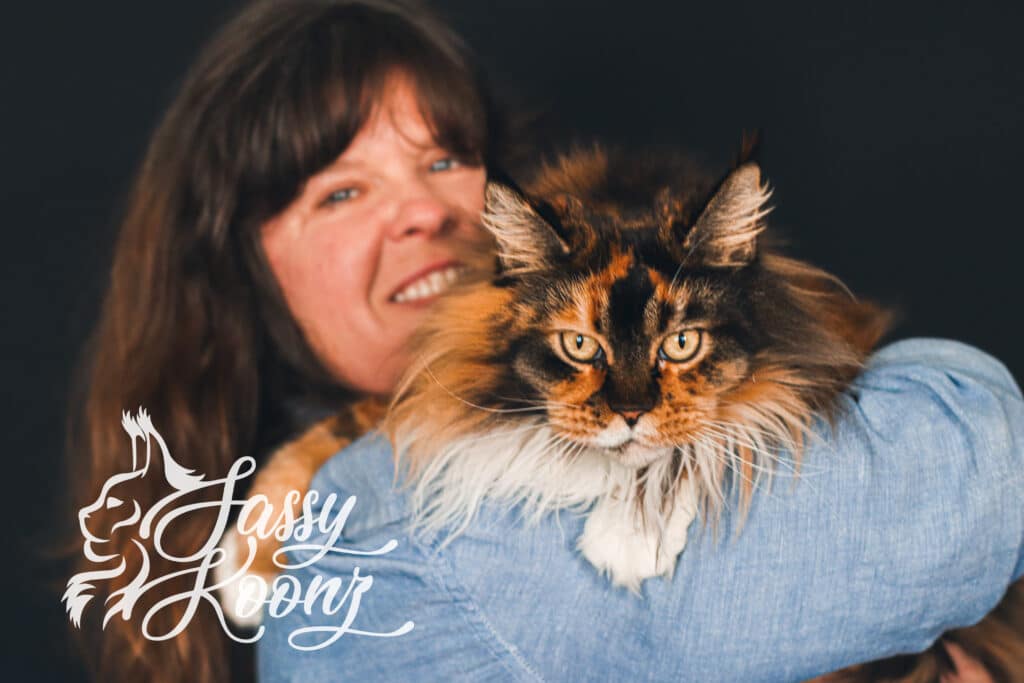 tracy-sassy-koonz-chichi-maine-coon ⋆ Sassy Koonz Maine Coon Cattery tracy from sassy koonz with her maine coon cat chichi